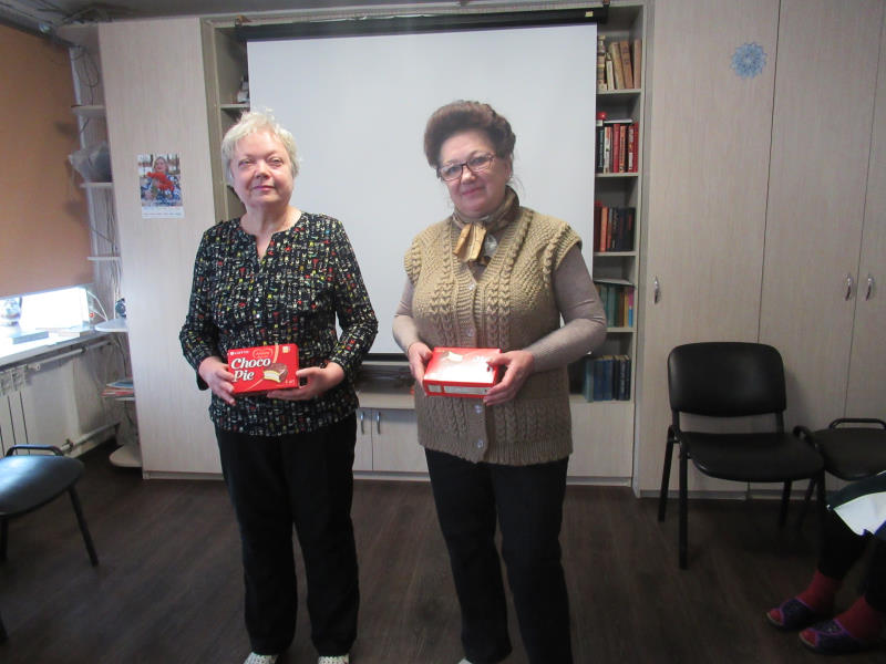 Справляют Тани, Нины именины. 